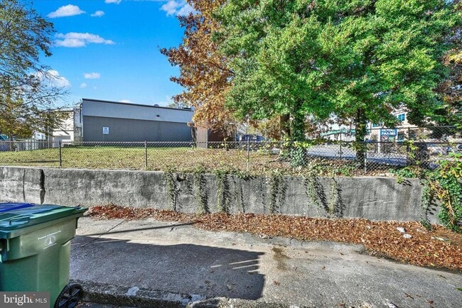 Building Photo - 608 S Eaton St