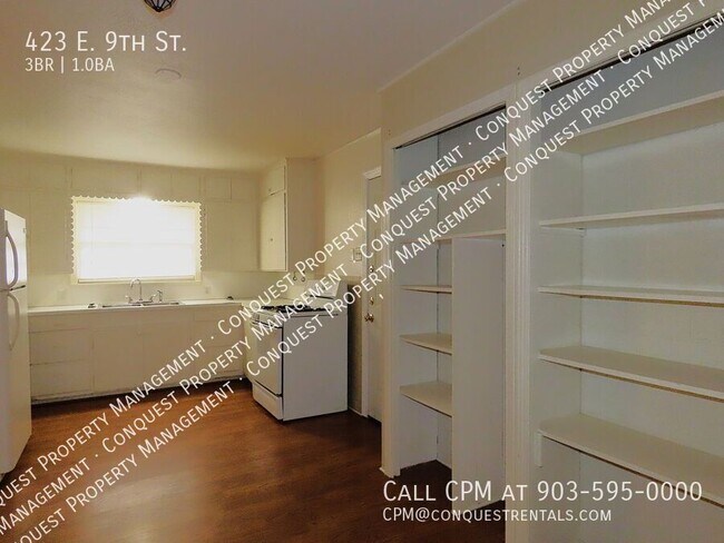 Building Photo - 423 E 9th St