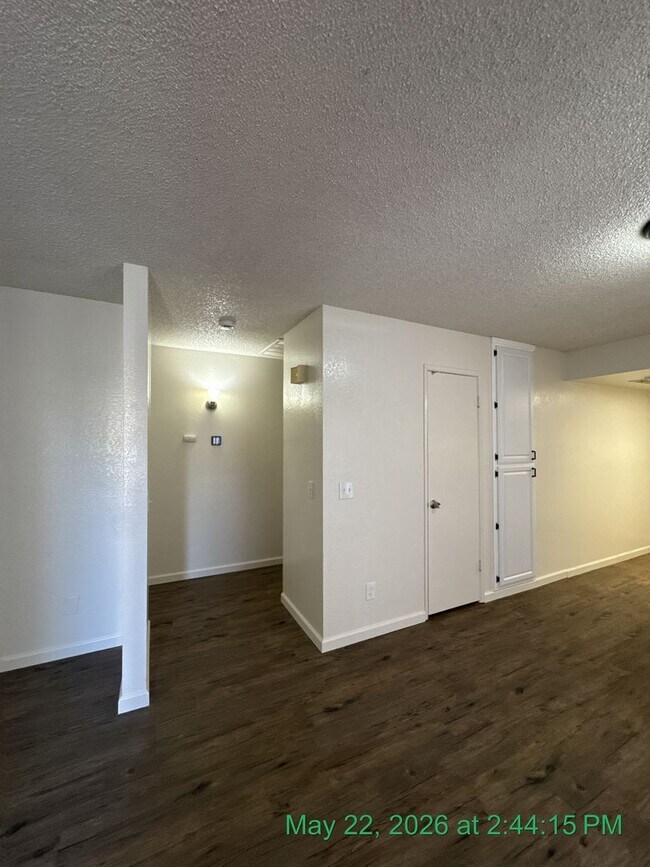 Building Photo - 1566