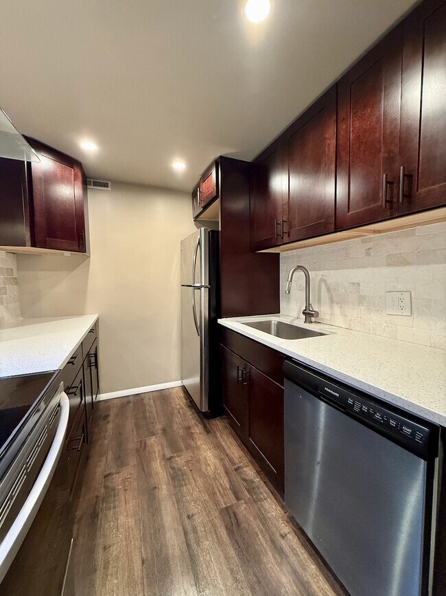 Building Photo - 3851 N Parkway Dr