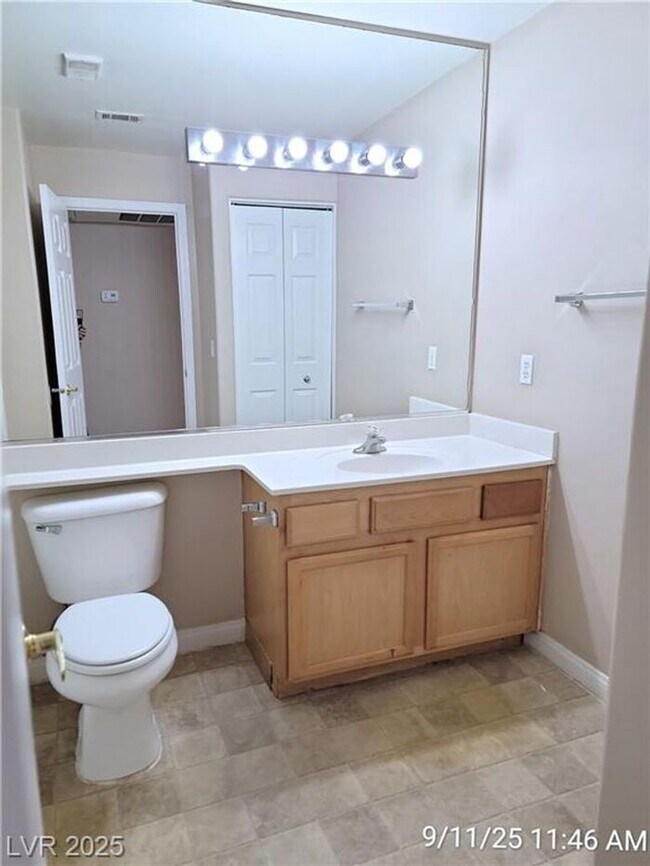Building Photo - SE / SUNRISE MANOR 2ND FLOOR UNIT IN GATED...