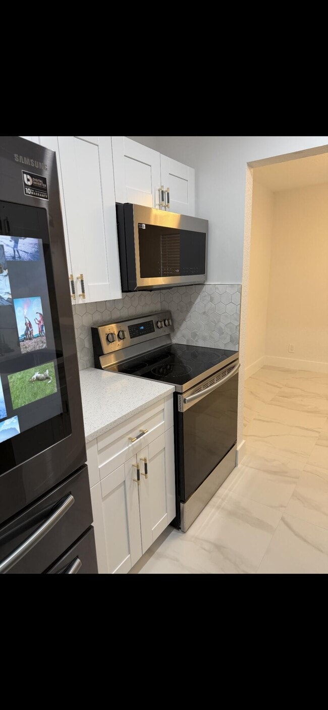 Building Photo - 2110 Sherwood Forest Blvd