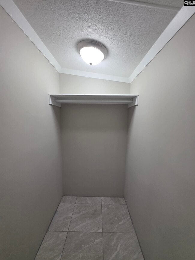 Building Photo - 714 Windy Rd