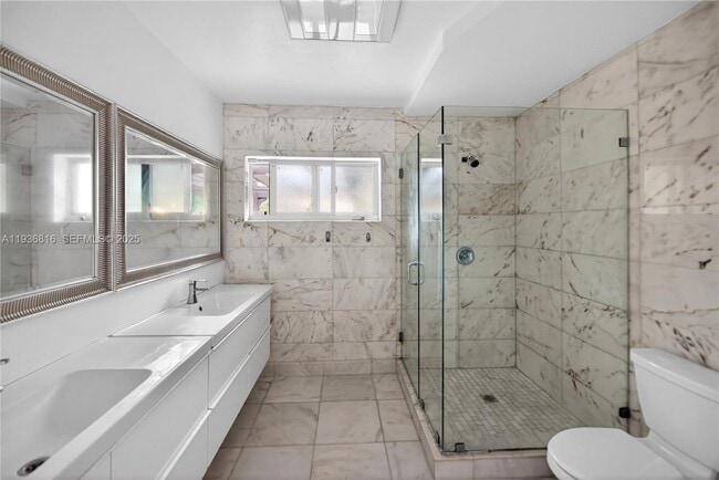 Building Photo - 1100 N Shore Dr