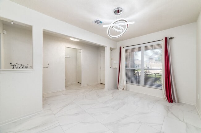 Building Photo - 3530 Barkers Crossing Ave