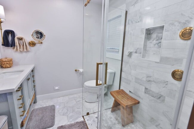 Building Photo - 16322 Southampton Dr