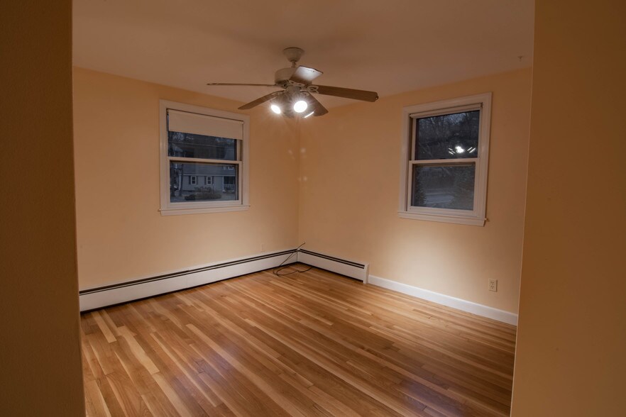 Second bedroom - 221 School St