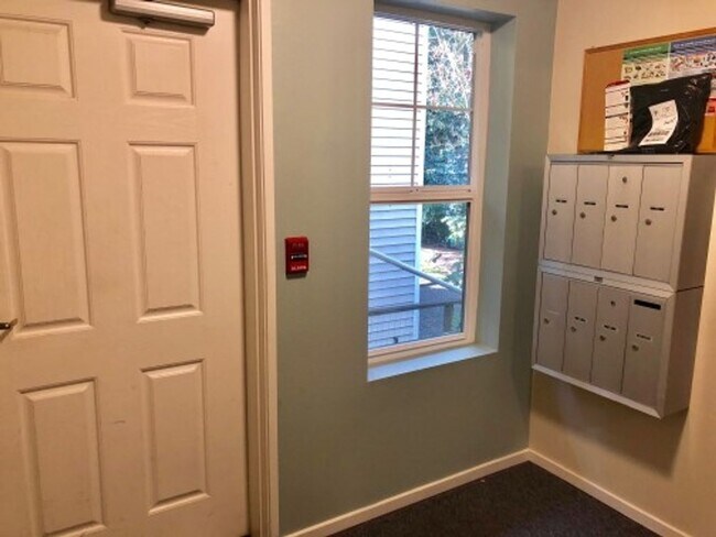 Building Photo - Vaulted Ceilings, Fireplace, LVP Flooring,...
