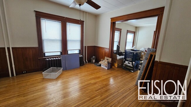 Building Photo - ONE Private Room with ALL Utilities Included in Prime Burlington Location