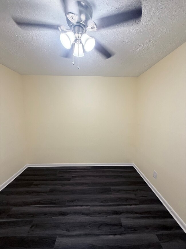 Building Photo - 3810 Lehall St