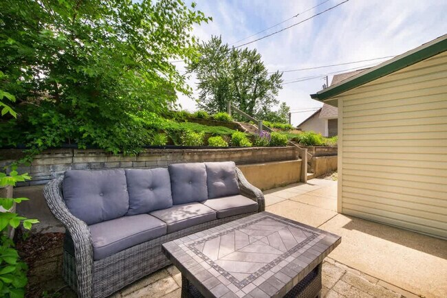 Building Photo - 3576 Portage Point Blvd