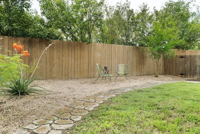 Building Photo - 1406 Radam Cir