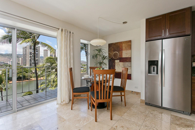 Building Photo - 2115 Ala Wai Blvd