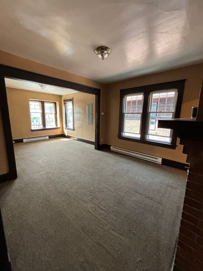 Building Photo - 1108 E Lake Rd