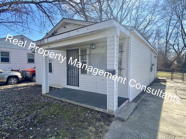 Building Photo - Charming 2-Bedroom Bungalow with Inviting ...