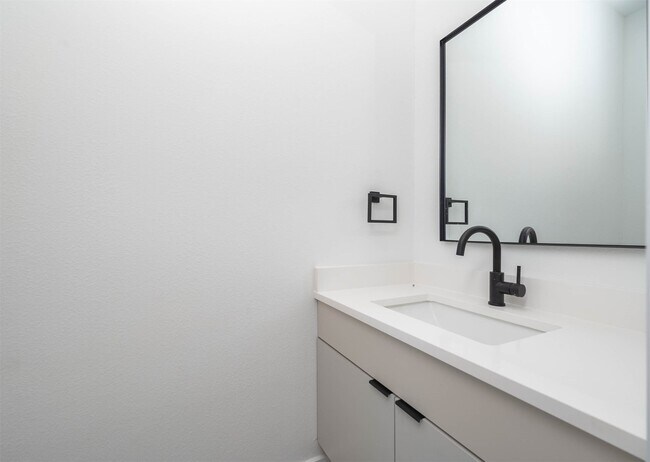 Building Photo - 313 N Nagle St