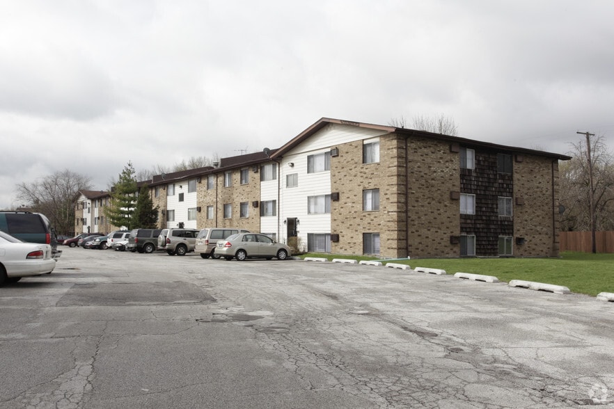 Birchwood Apartments 5790 Grant St Merrillville IN 46410 Apartment