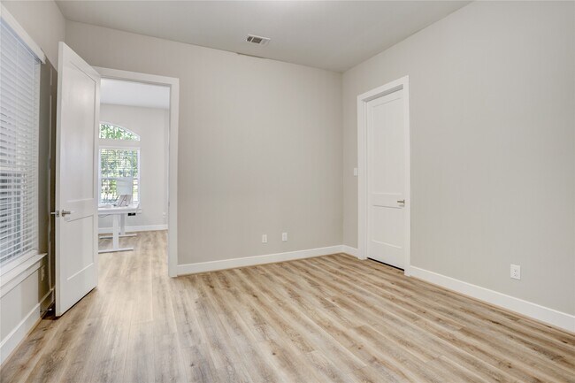 Building Photo - 1619 Chisos Bnd