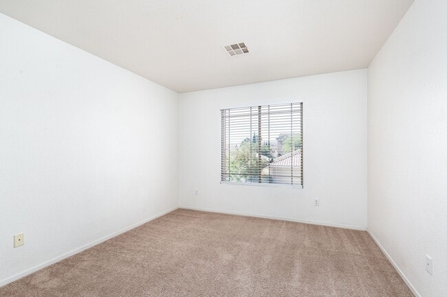 Building Photo - Great 5 Bedroom Home in Summerlin