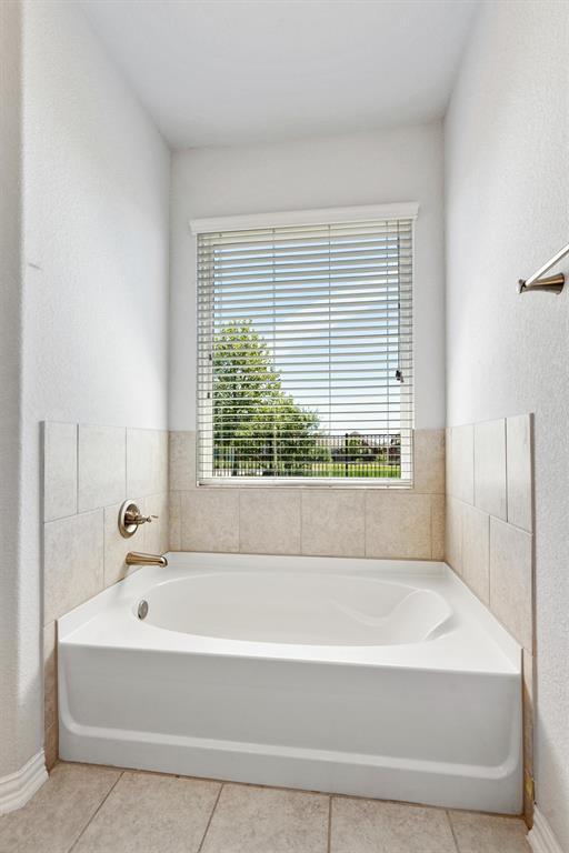 Building Photo - 497 Esperanza Dr