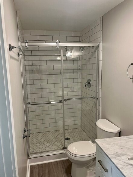 Master Bath - 2108 Valley Ln