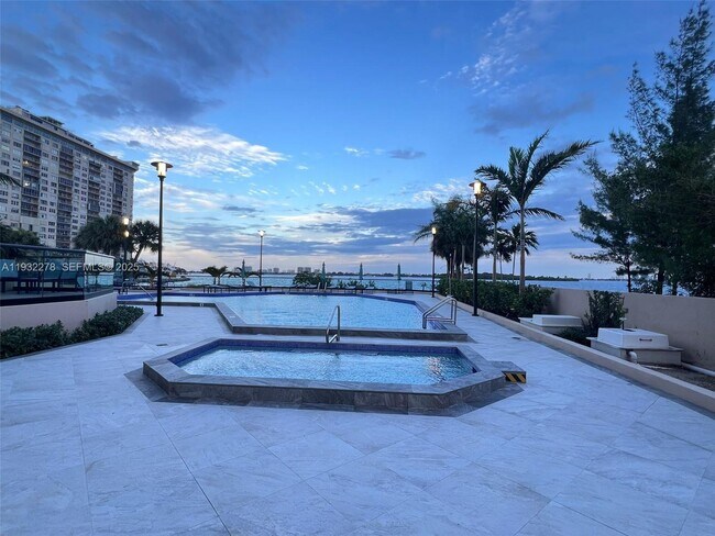 Building Photo - 11113 Biscayne Blvd