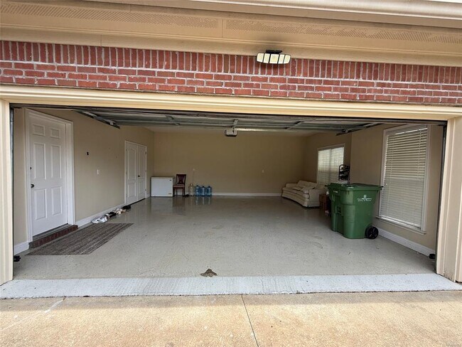 Building Photo - 9832 Helmsley Cir