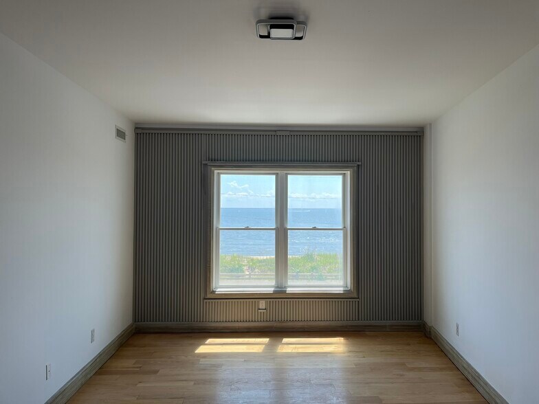 Building Photo - 343 Beach St
