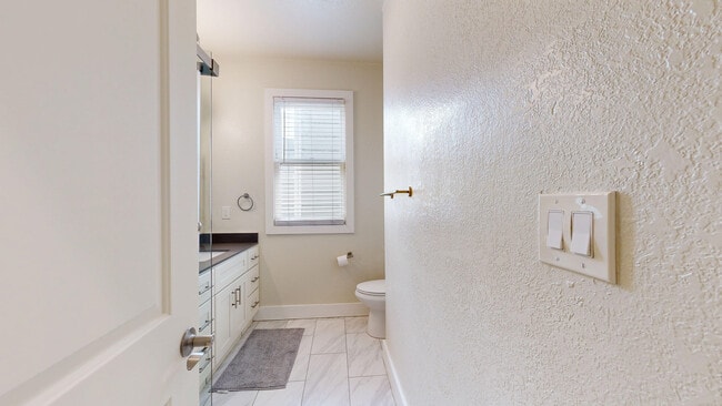 Building Photo - 644A Natoma St