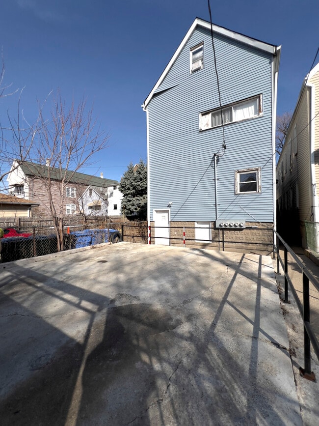 Building Photo - 4734 S Paulina St