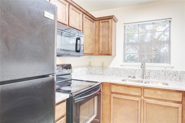 Building Photo - 1730 N Chestnut Ave