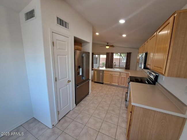 Building Photo - 3707 E Rolling Green Way