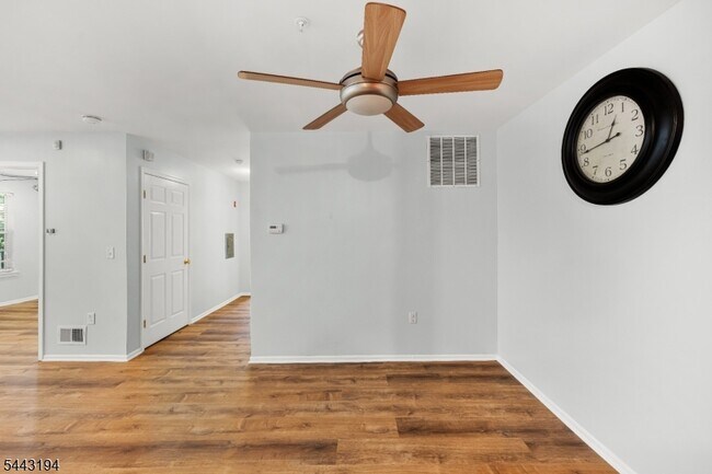 Building Photo - 230 Vasser Dr