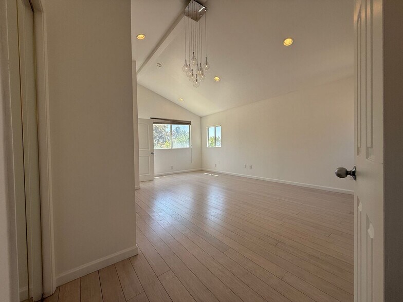 Building Photo - Charming Highland Park Retreat | Spacious 3BD/3BA on a Cul-de-Sac