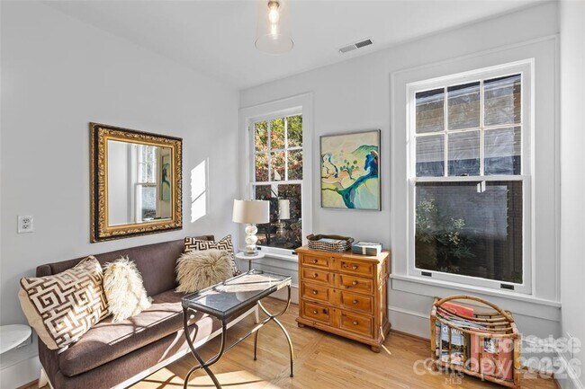 Building Photo - 609 Queens Rd