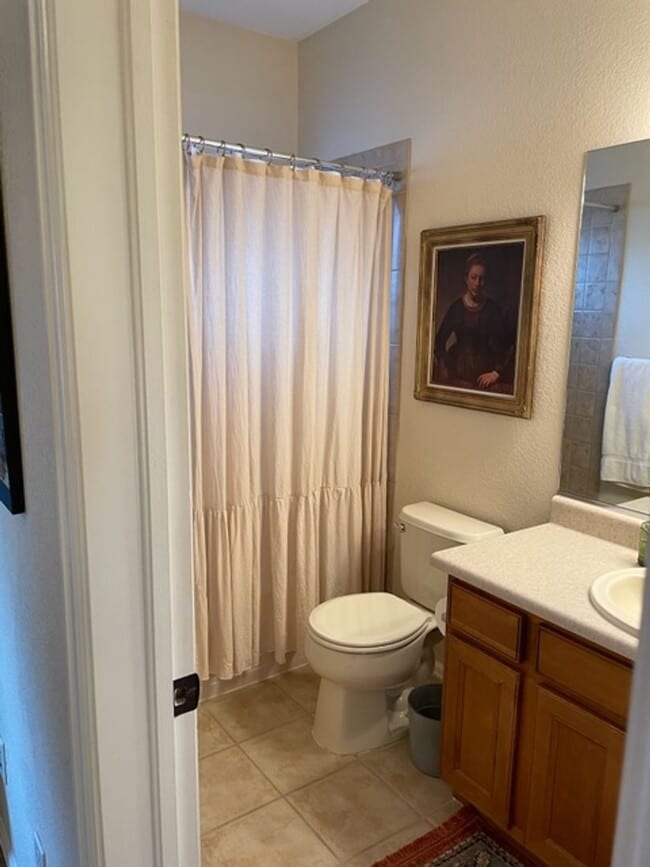 Building Photo - Bright & Open 2 Bedroom Condo on West Side