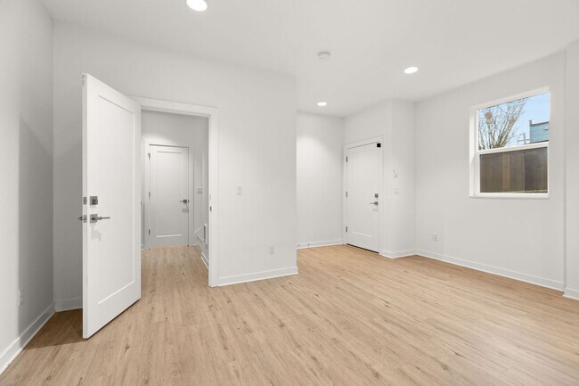 Building Photo - Stunning, Modern 4 bed home with attached ADU in King Neighborhood - AVAILABLE NOW!!