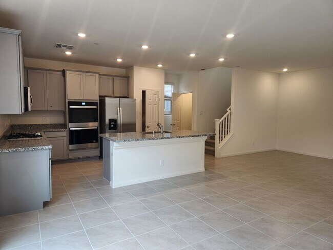 Building Photo - WOW Four Bedroom in North Summerlin!