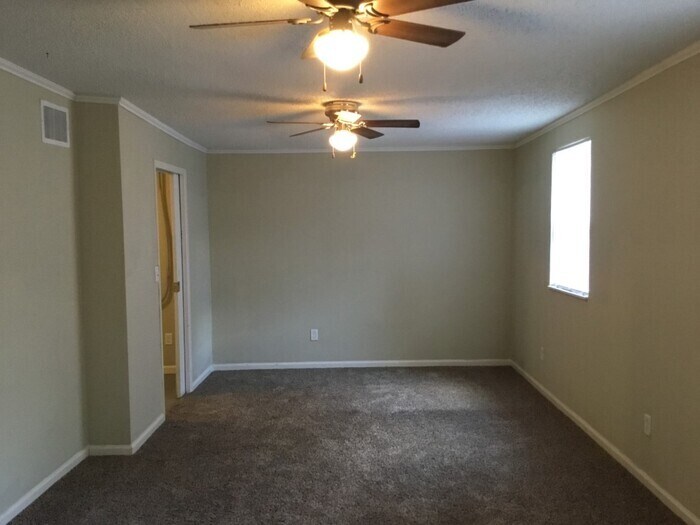 Building Photo - 1826 Sunrise Dr