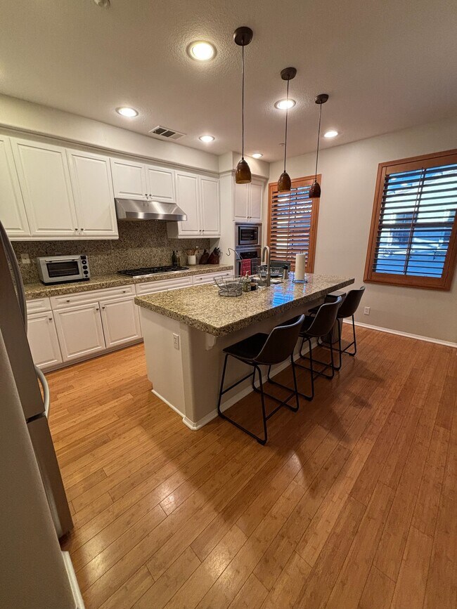 Building Photo - 92 Sarabande