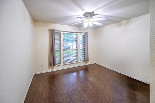 Building Photo - 1315 Lou Gehrig Ln
