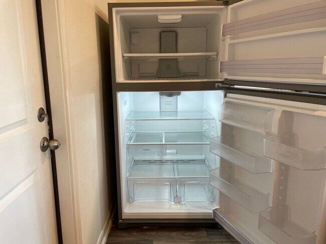 Building Photo - Gorgeous 3 bedroom | 2.5 bath home in great location!