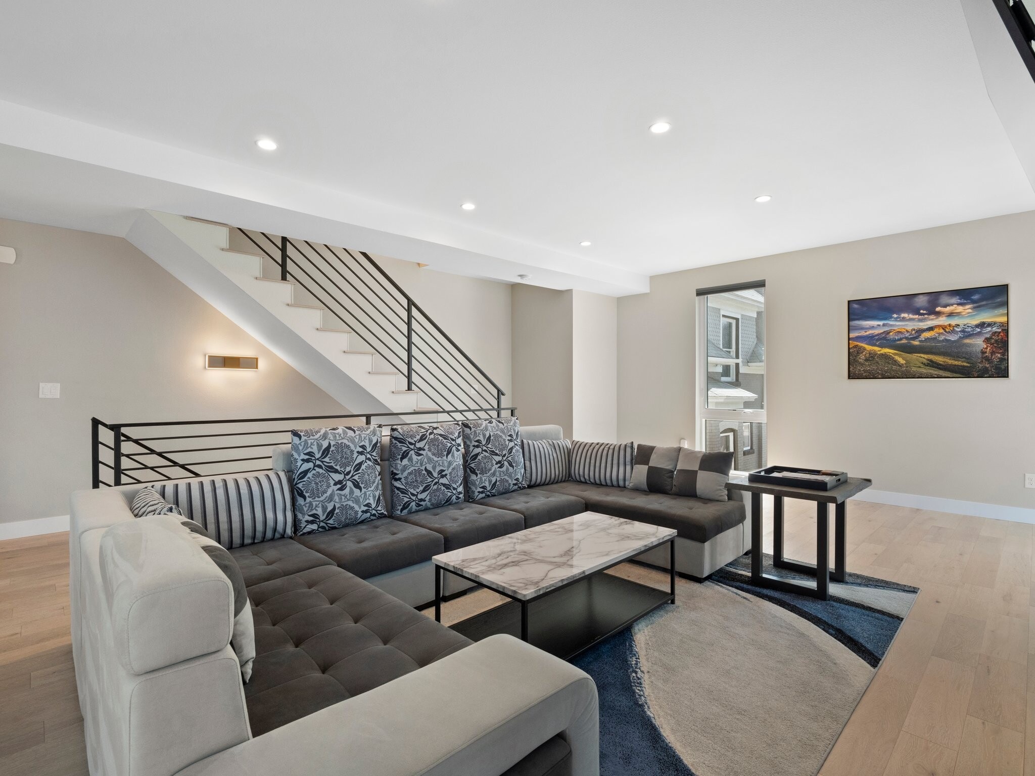 Huge sectional sofa - 3840 Eliot St