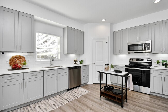 Building Photo - 2008 Laverne Holw Ln