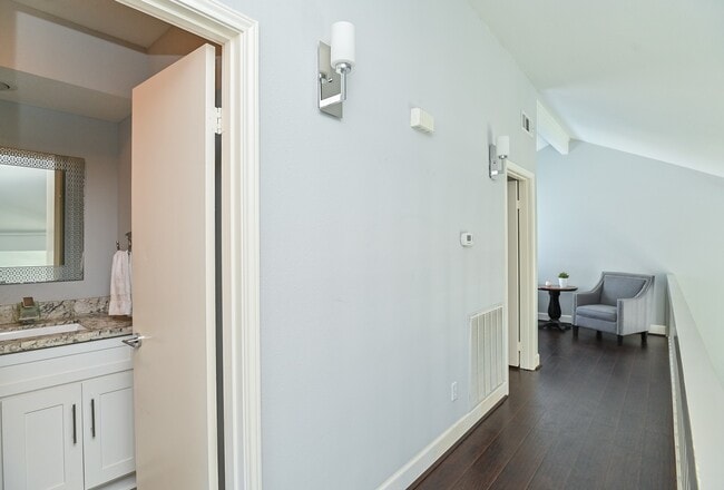 Building Photo - 12800 Briar Forest Dr