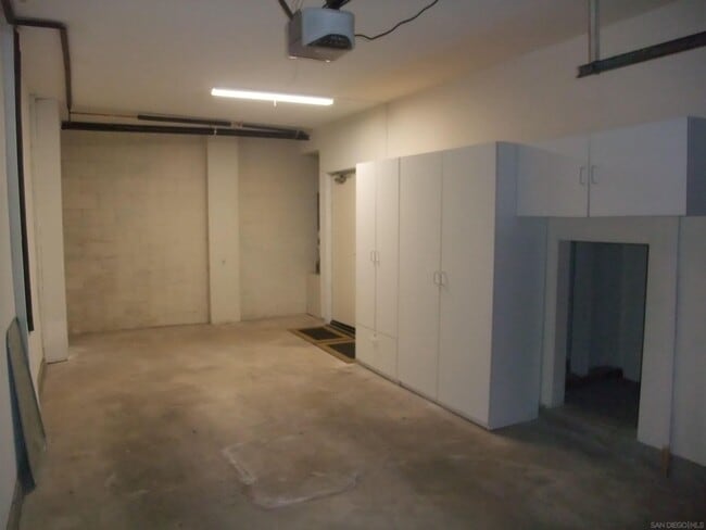 Building Photo - 8614 Villa La Jolla Dr