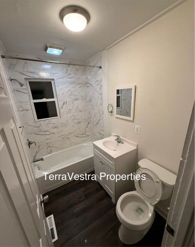 Building Photo - 3 Bed/1 Bath Single Family Home in Upper D...
