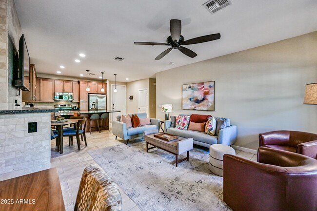 Building Photo - 7291 N SCOTTSDALE Rd