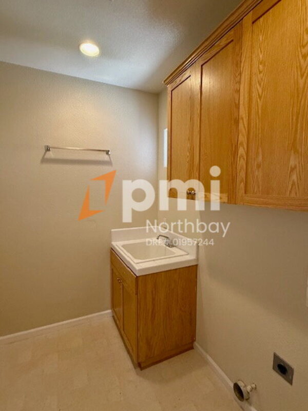 Building Photo - 869 Emerald Hills Cir