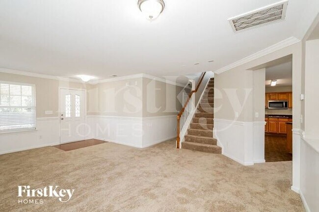 Building Photo - 163 Ranlo Ave
